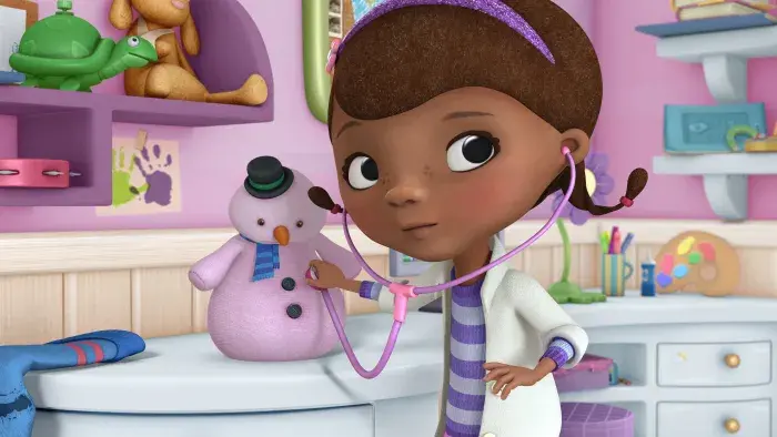Doc McStuffins giving a pink coloured Chilly a check-up 