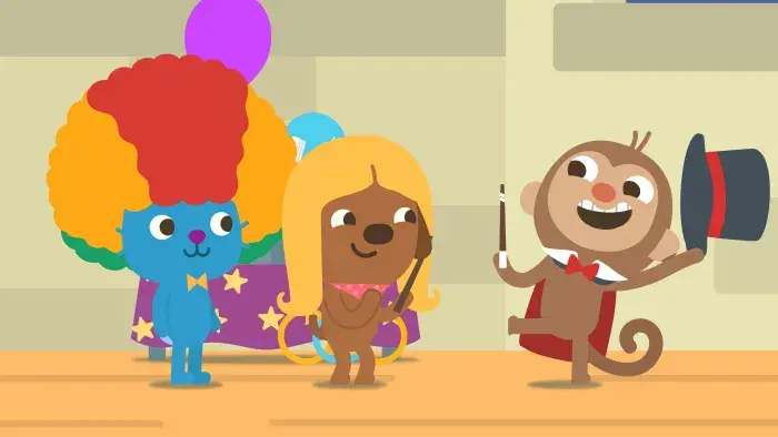 Sago Mini Friends: Three characters play dress up inside.